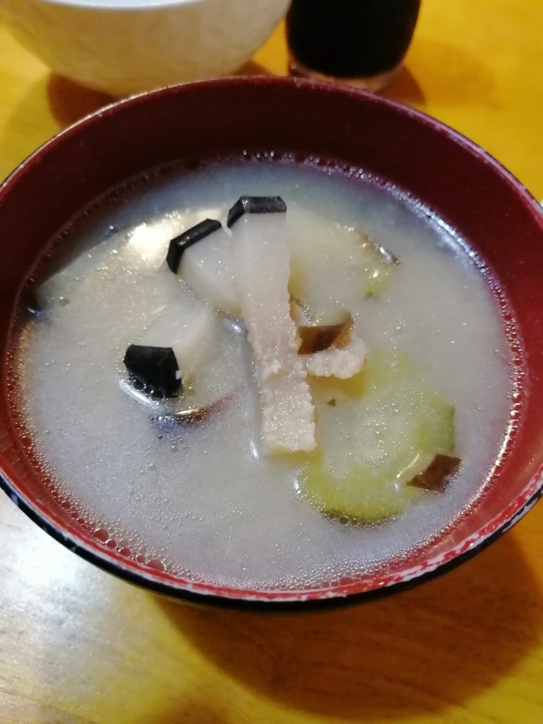 夏の風物詩！くじら汁の作り方。ナスや夕顔、キュウリと脂身を入れる。新潟では夏のスタミナ源です。