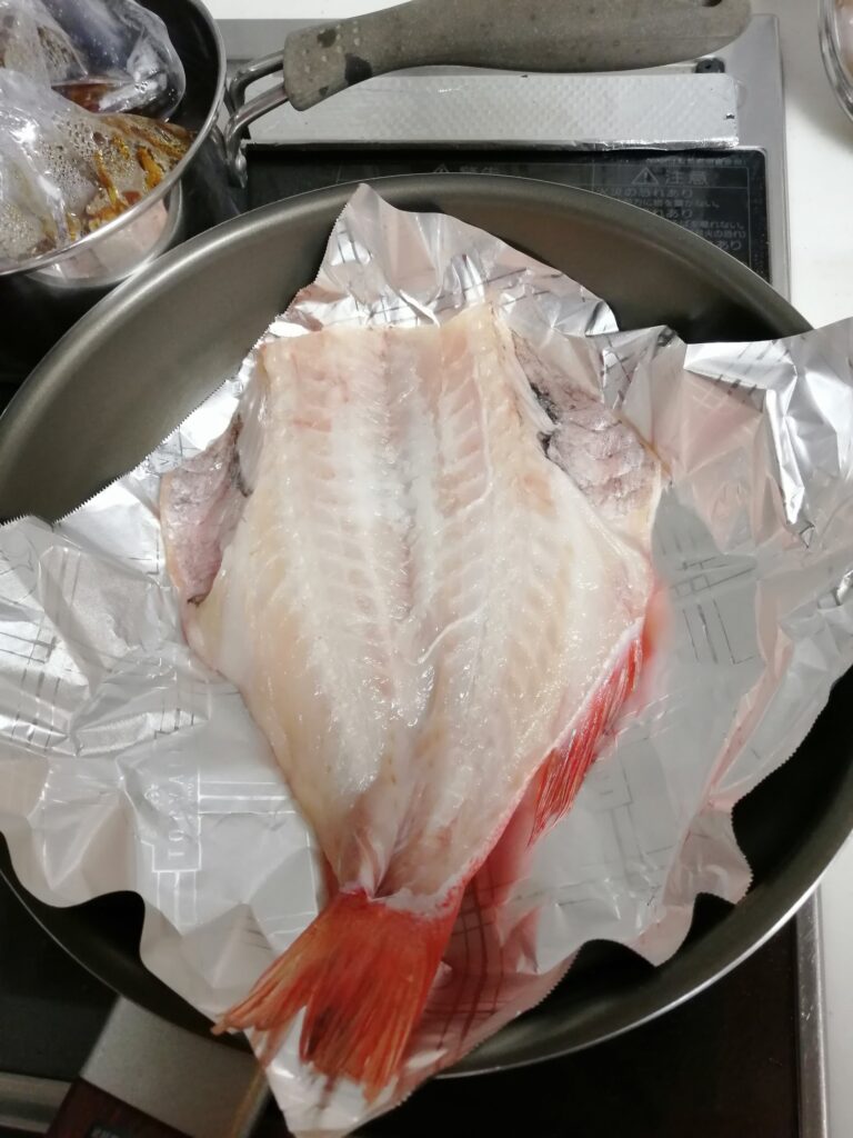 赤魚（あかうお）とは？赤魚の種類、レシピ、栄養などもご紹介します。