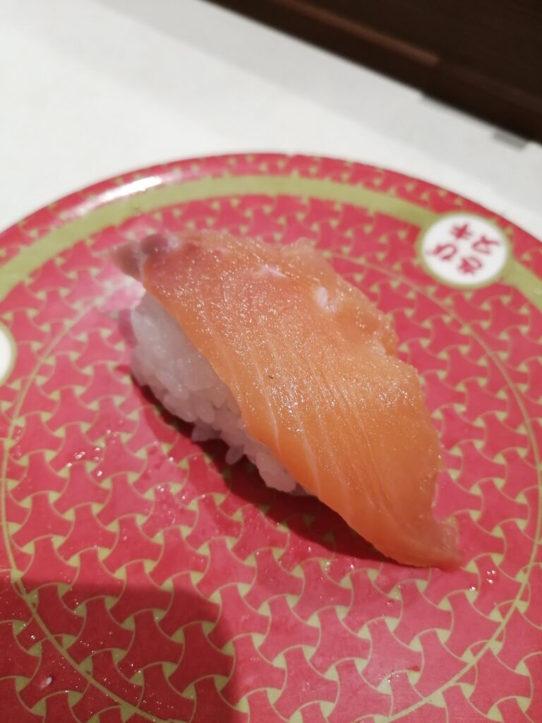 お刺身や寿司ネタのサーモンはなんの魚？